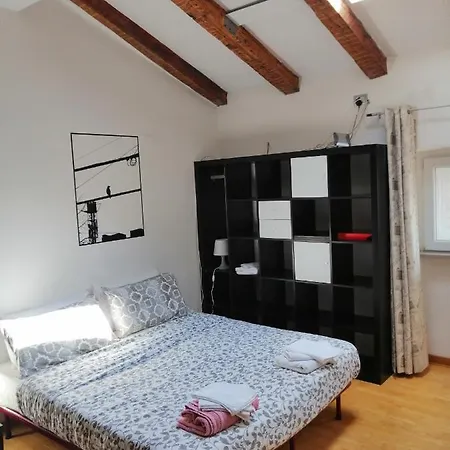 Mansarda Gatteri Luminosa E Centrale Appartement Triëst